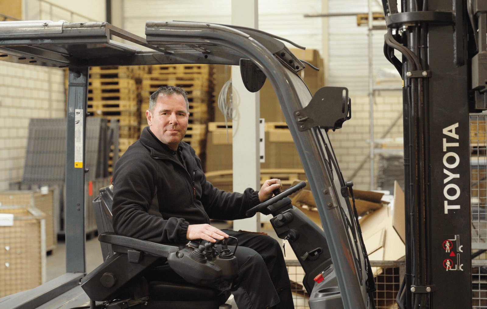 Vacaturecampagne case: Imek - Poedercoater 2 imek case techniek industrie vacaturecampagne poedercoater werven