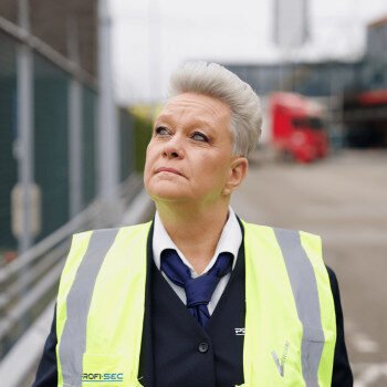 portret security vrouw 03 350x350 1