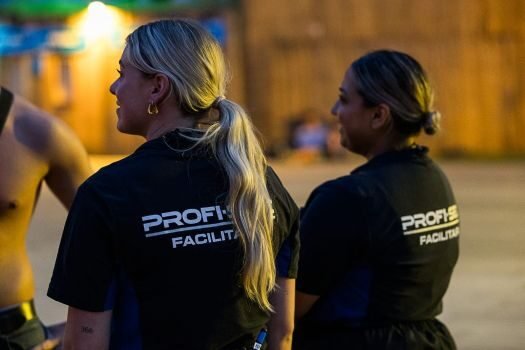 Vacaturecampagne case: PROFI-SEC - Evenementenbeveiliger 4 vrouwen beveiligers bij toegang 525x350 1