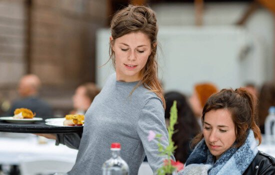 Vacaturecampagne Boerkok medewerker bediening 3 horeca personeel vinden recruitment marketing 551x350 1