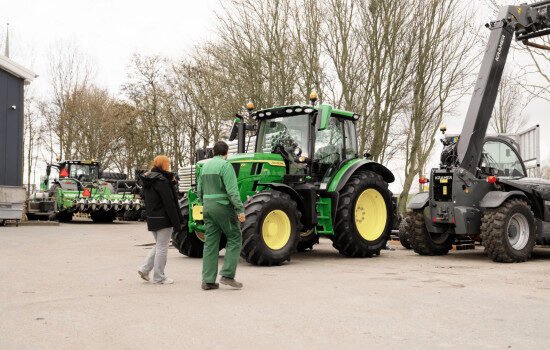 Vacaturecase: Service Manager Kraakman 1 recruitment marketing campagne landbouw techniek chef werkplaats 551x350 1