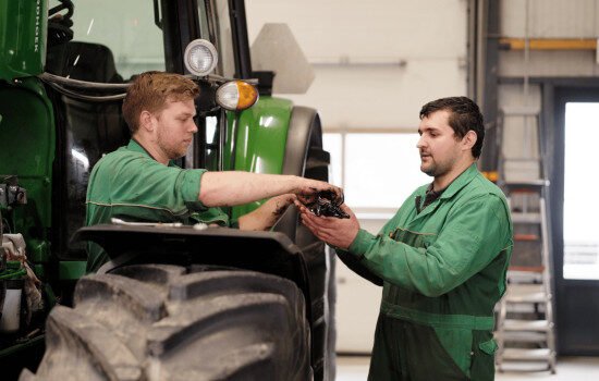 Vacature case: Landbouwmonteur Sommelsdijk Kraakman 1 technisch personeel werven vacaturecampagne monteur 551x350 1