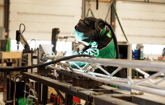 Vacature case: Landbouwmonteur Sommelsdijk Kraakman 3 technisch personeel werven vacaturevideo monteur 551x350 1