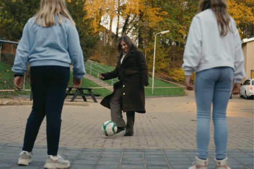 Vacaturecampagne Entrea Lindenhout Verpleegkundige Jeugdzorg 2 werven in de jeugdzorg verpleegkundige vacature video 4 525x350 1